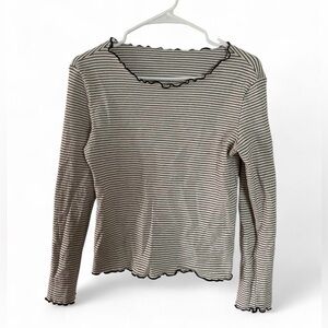 Chic Black and White Striped Long Sleeve Top